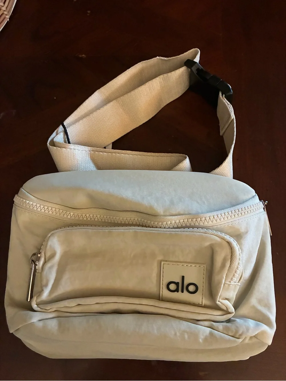 ALO Yoga Explorer Fanny Pack Belt Bag Crossbody Ivory/Cream